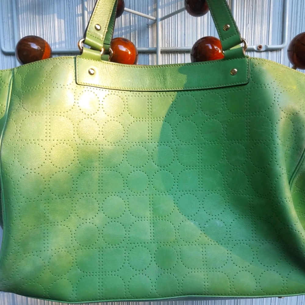 Kate Spade:  A Bright Green Maxi Shoulder Bag 💚💚💚